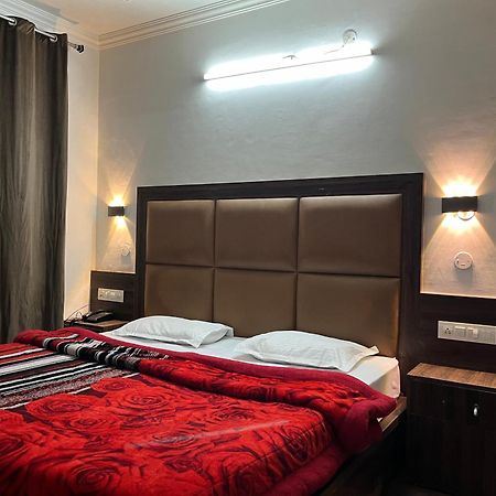 Hotel Premier Mall Road Manali Ngoại thất bức ảnh