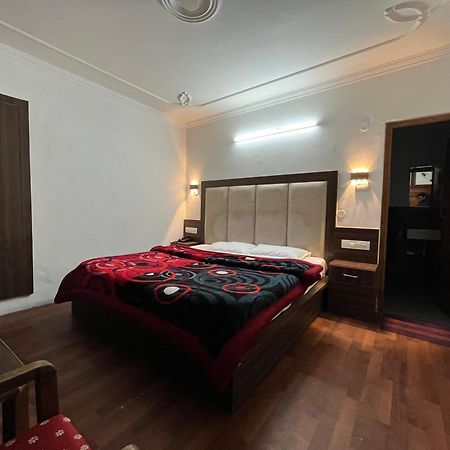 Hotel Premier Mall Road Manali Ngoại thất bức ảnh