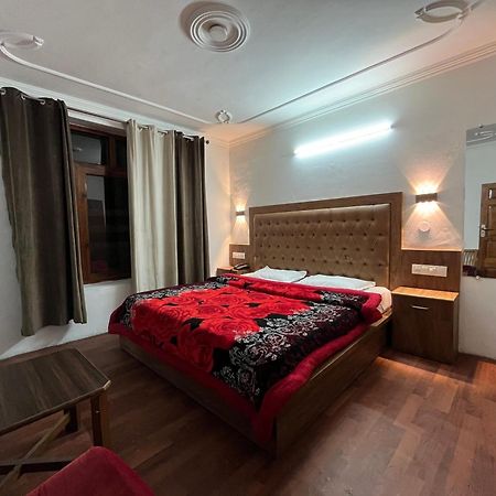 Hotel Premier Mall Road Manali Ngoại thất bức ảnh