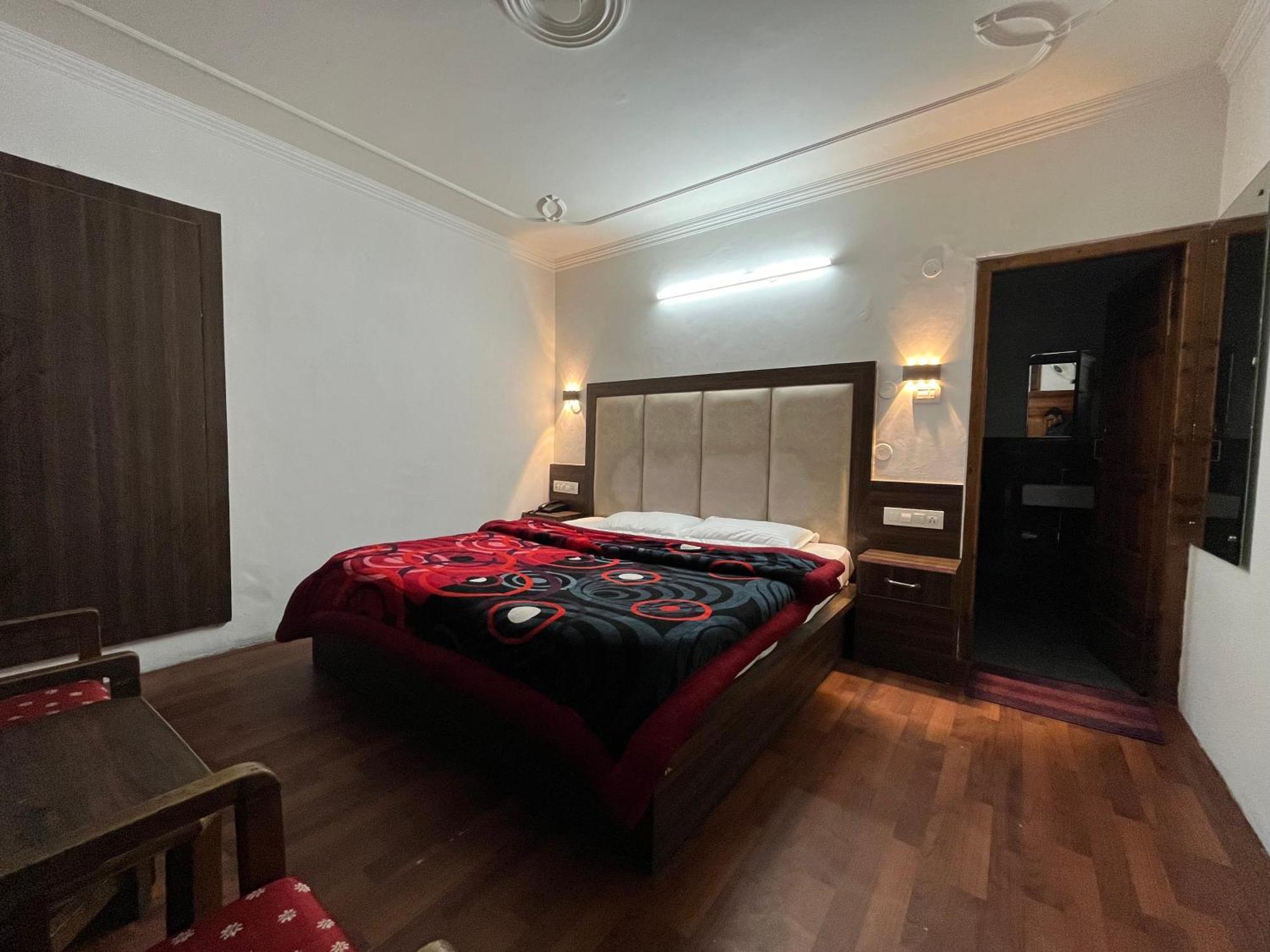 Hotel Premier Mall Road Manali Ngoại thất bức ảnh