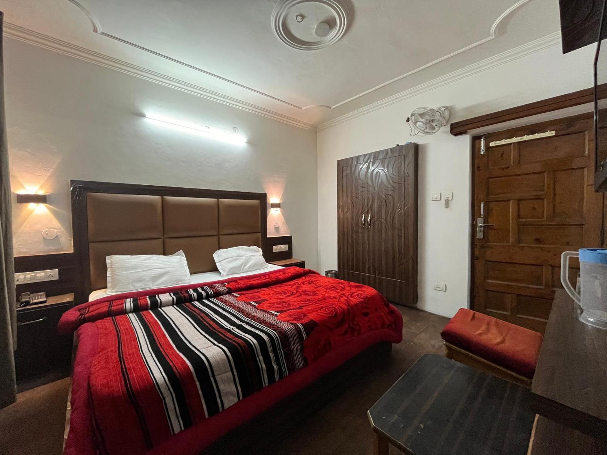 Hotel Premier Mall Road Manali Ngoại thất bức ảnh