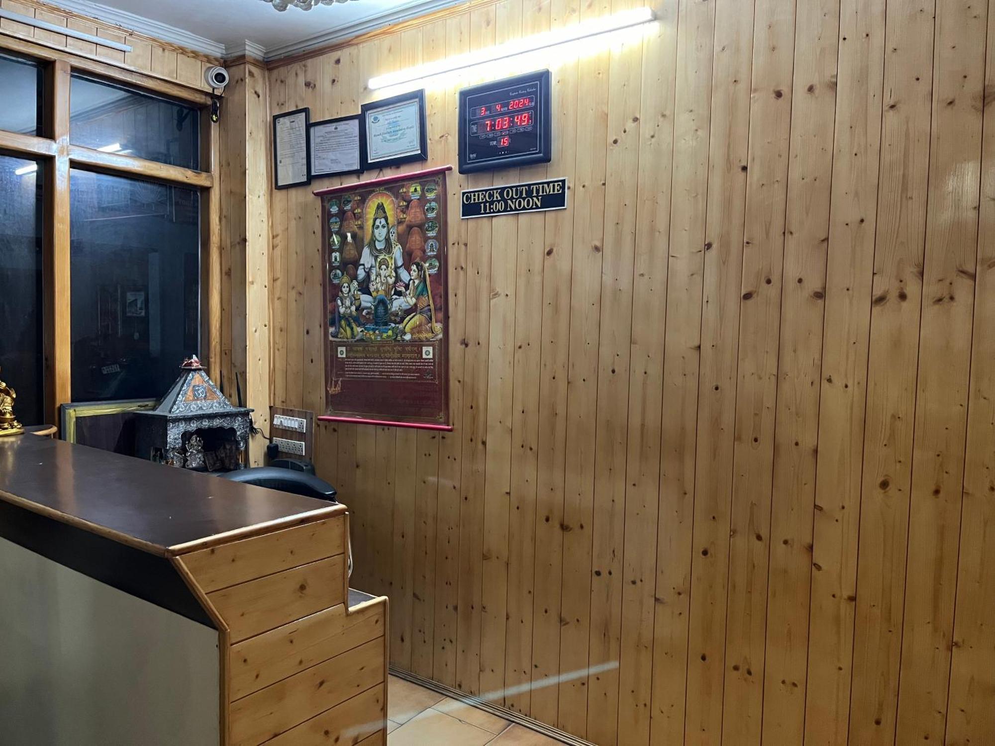Hotel Premier Mall Road Manali Ngoại thất bức ảnh