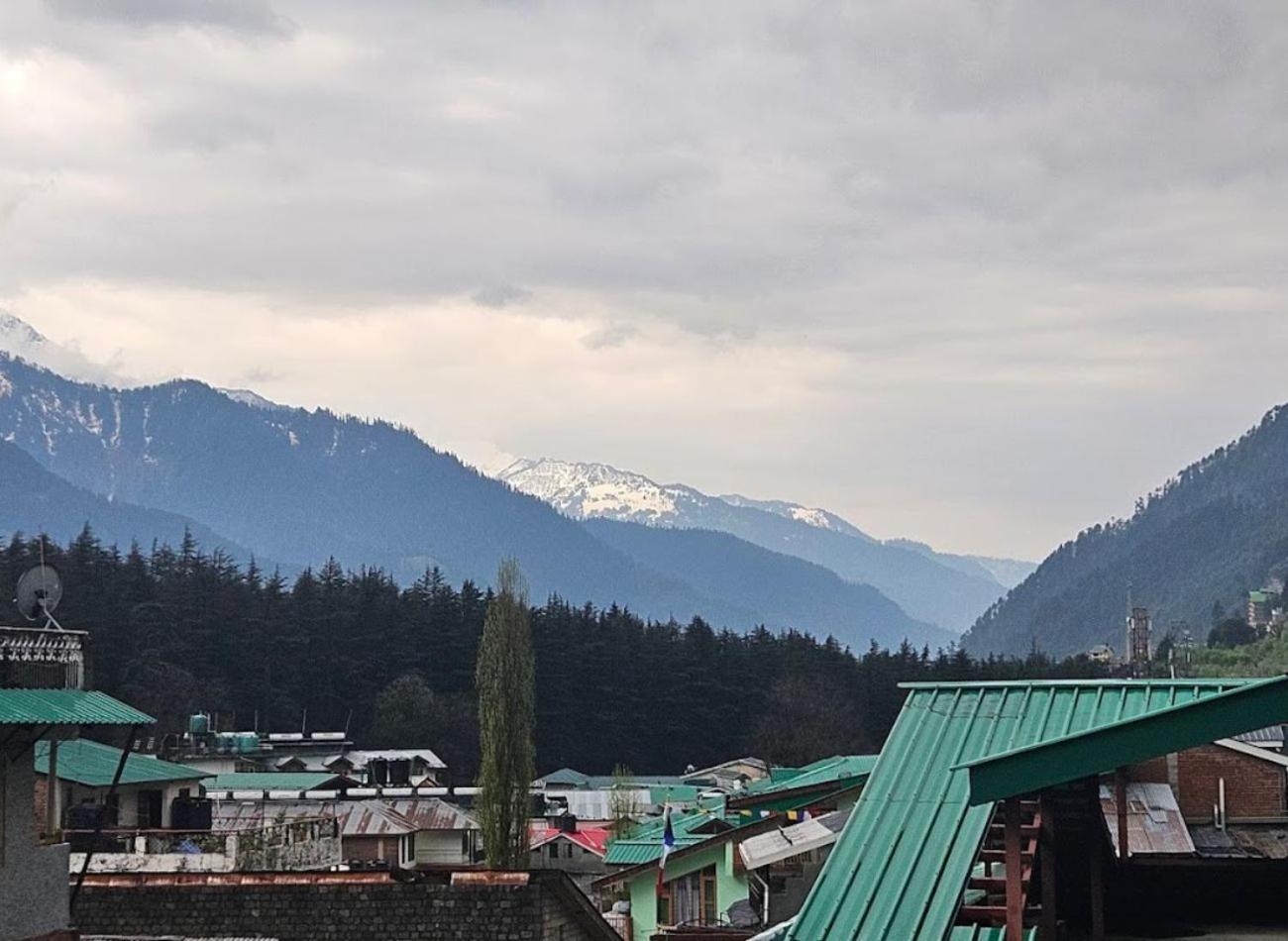 Hotel Premier Mall Road Manali Ngoại thất bức ảnh